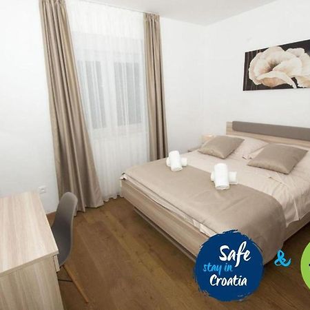 Lct Apartment Laura โอมิช ภายนอก รูปภาพ