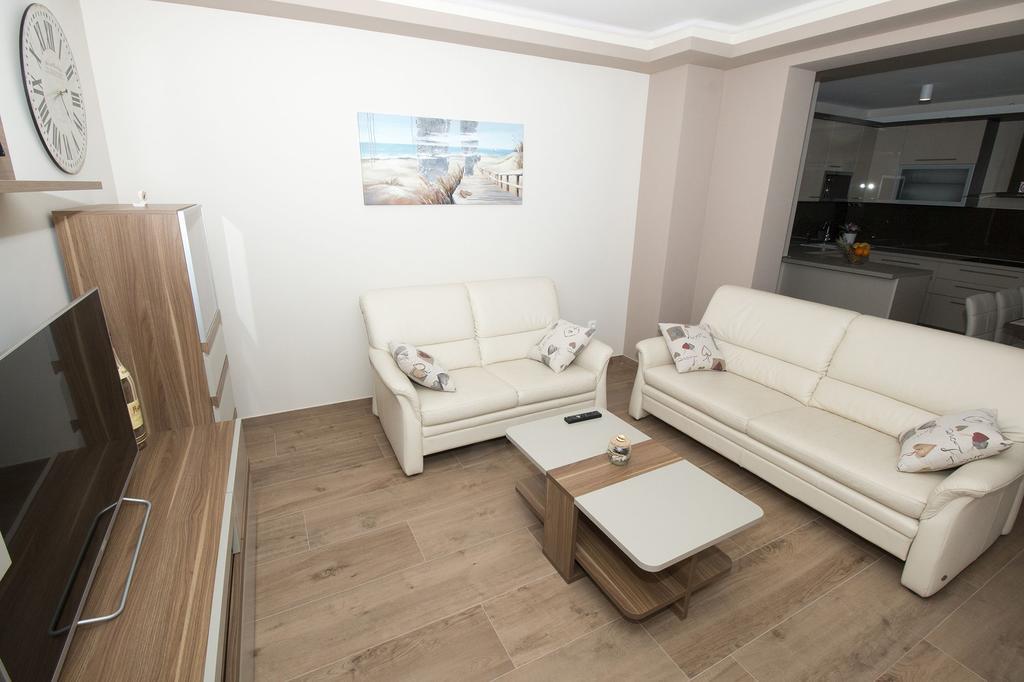 Lct Apartment Laura โอมิช ภายนอก รูปภาพ