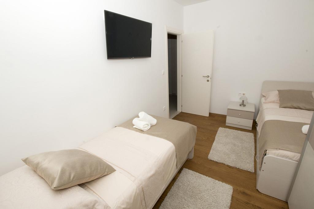 Lct Apartment Laura โอมิช ภายนอก รูปภาพ