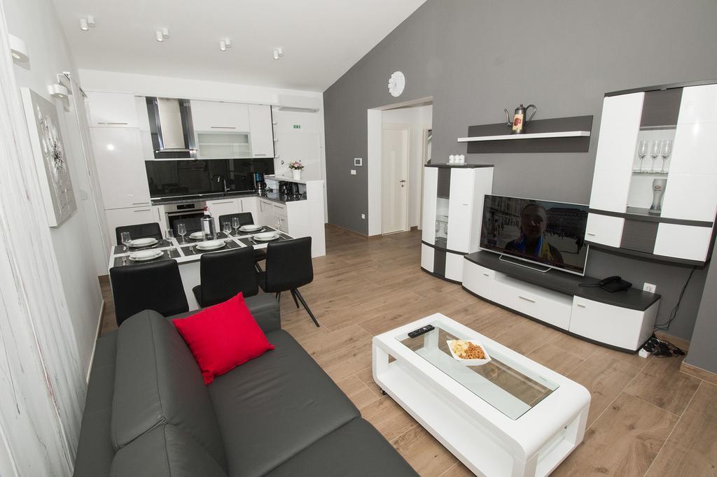 Lct Apartment Laura โอมิช ภายนอก รูปภาพ