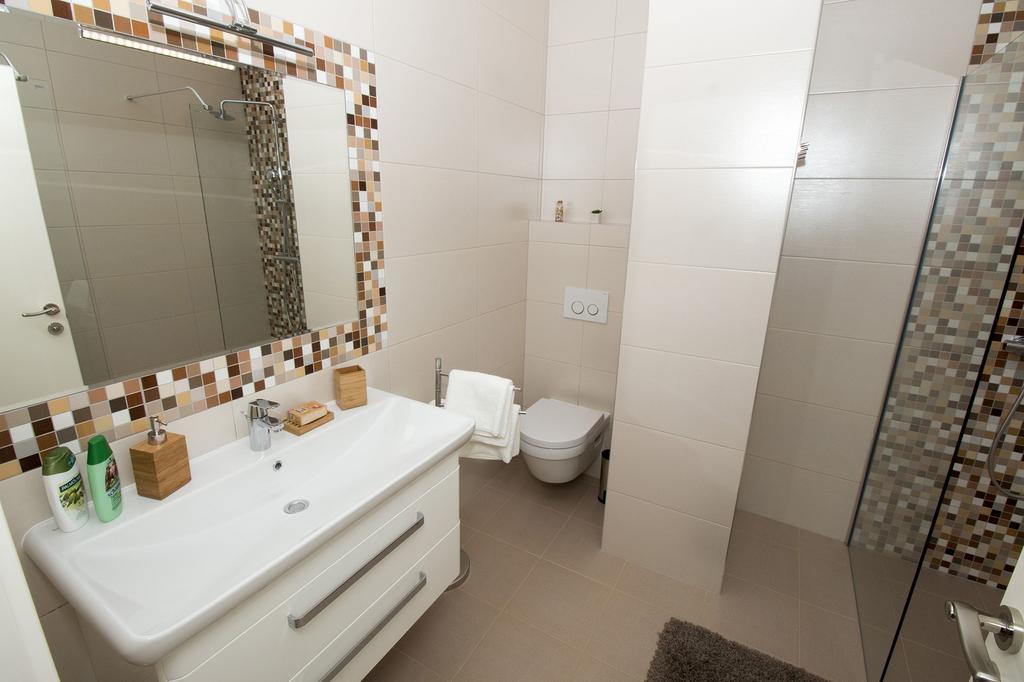 Lct Apartment Laura โอมิช ภายนอก รูปภาพ